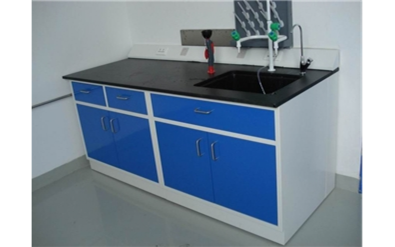 　实验台厂家大力宣传提高安全意识